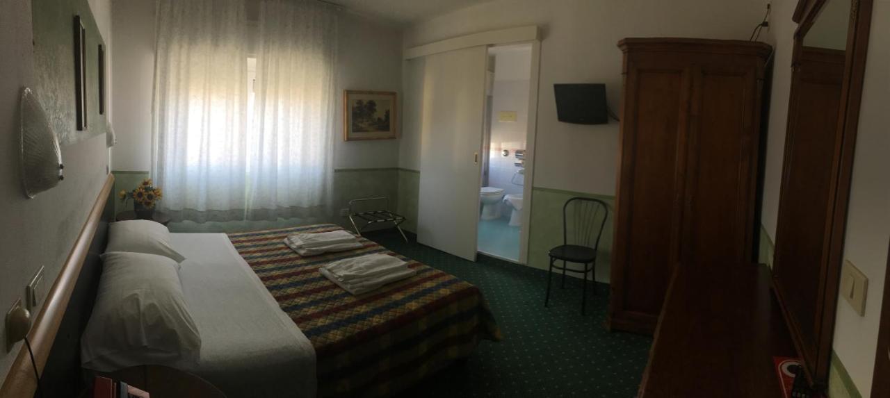 Hotel Astoria Desenzano del Garda Exterior foto